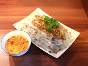steamed rice roll